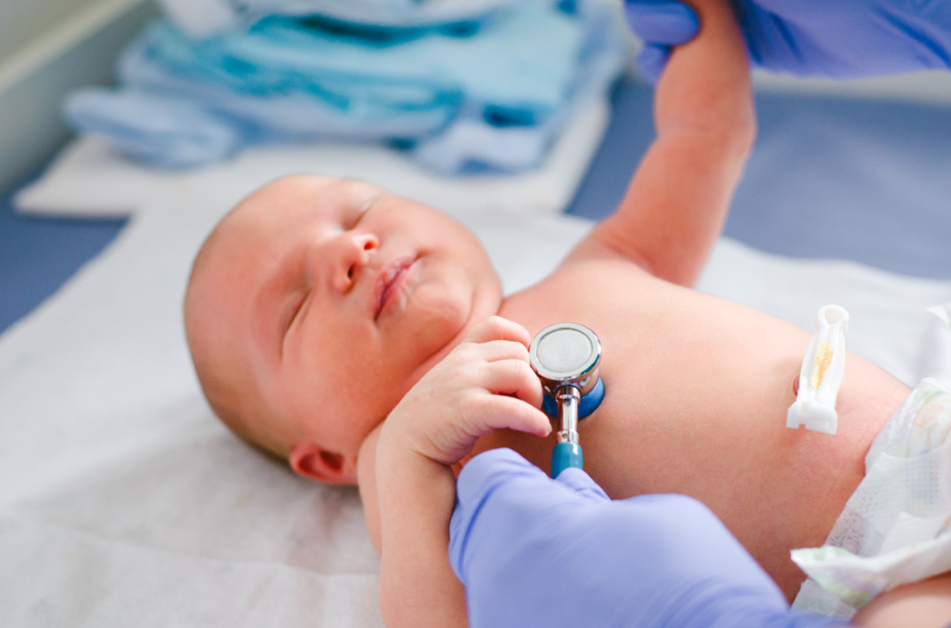 Обследования, проводимые новорожденным в роддоме: Какие процедуры ждут вашего малыша
